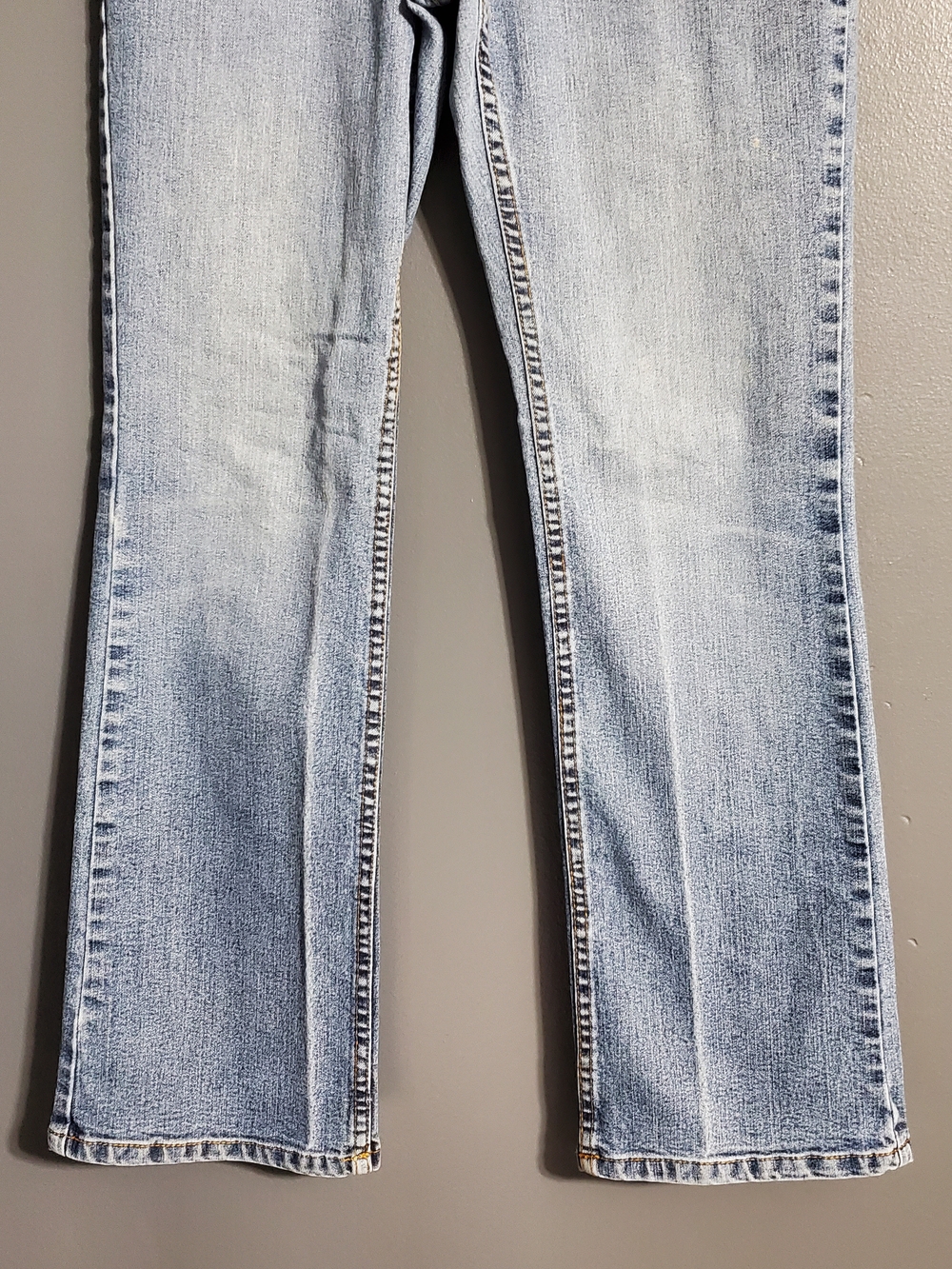 Vintage Jordache Lo Rise Light Wash Women's Flare Jeans Size 7 Petite - Picture 3 of 8